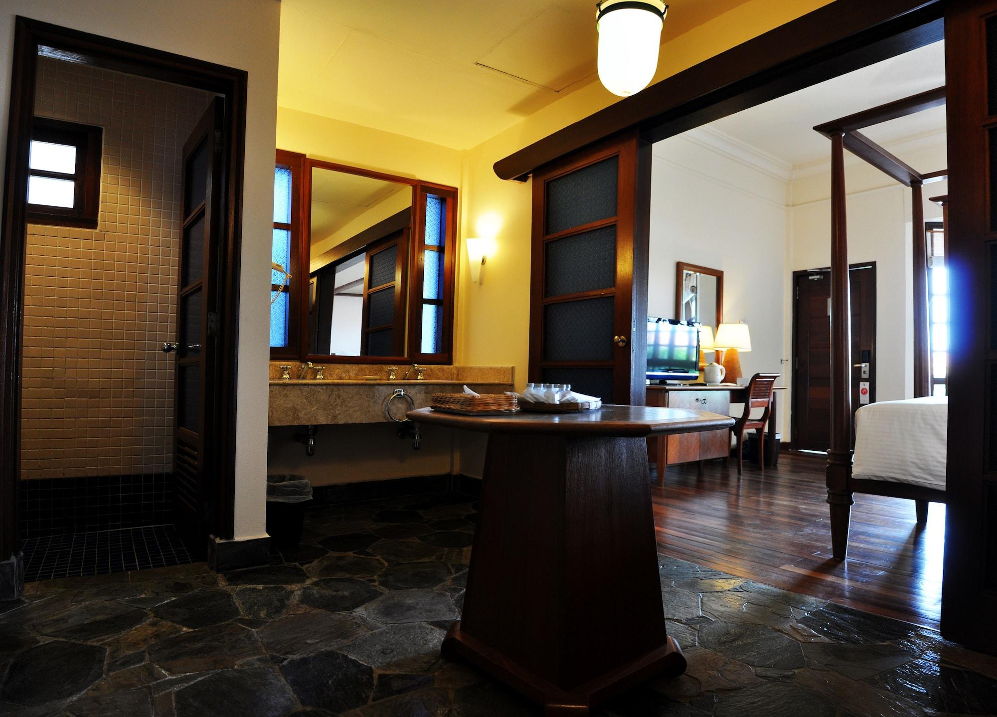 อวิเลียน พอร์ต ดิคสัน Hotel พอร์ตดิ๊กสัน ภายนอก รูปภาพ A suite at the hotel