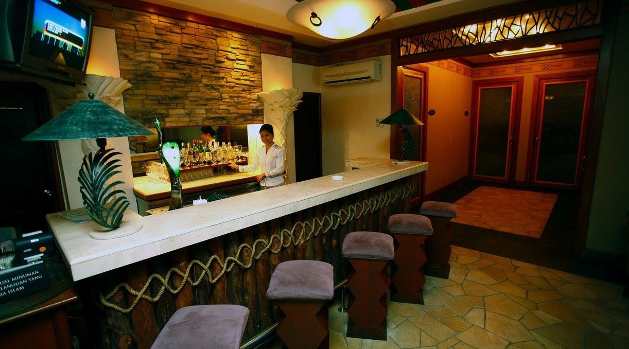 อวิเลียน พอร์ต ดิคสัน Hotel พอร์ตดิ๊กสัน ภายนอก รูปภาพ A bar in a hotel