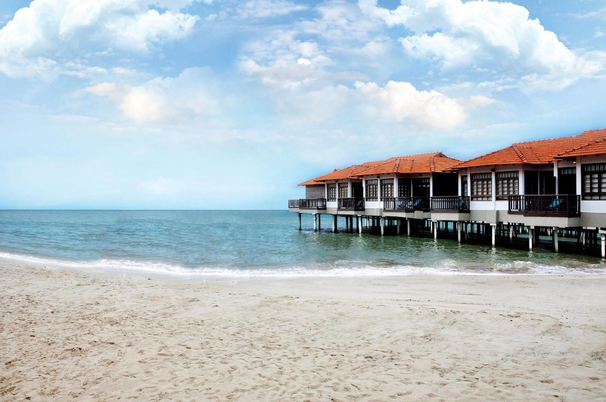 อวิเลียน พอร์ต ดิคสัน Hotel พอร์ตดิ๊กสัน ภายนอก รูปภาพ The beach at the Berjaya Waterfront Hotel