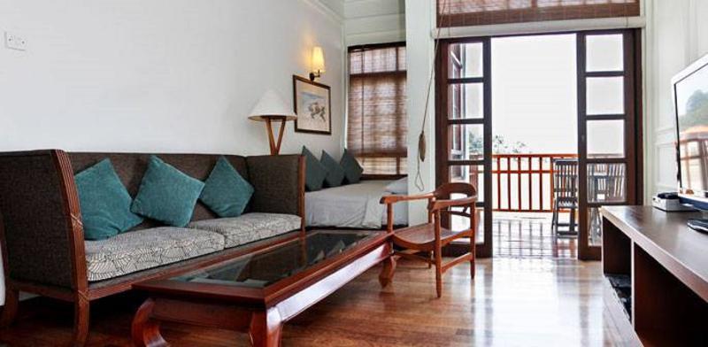 อวิเลียน พอร์ต ดิคสัน Hotel พอร์ตดิ๊กสัน ภายนอก รูปภาพ A living room in a hotel