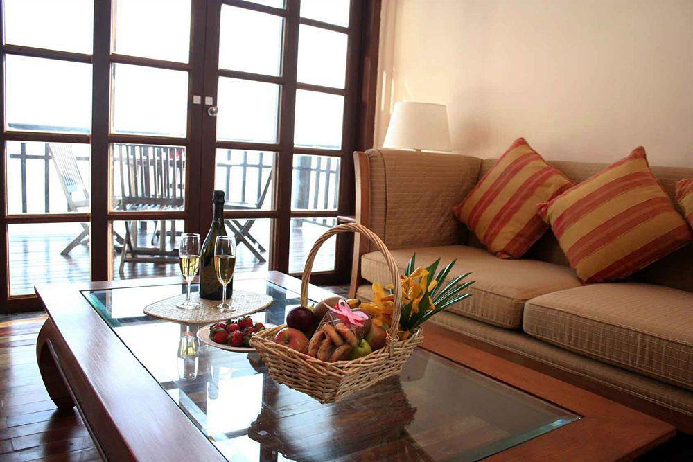 อวิเลียน พอร์ต ดิคสัน Hotel พอร์ตดิ๊กสัน ภายนอก รูปภาพ A living room at the hotel